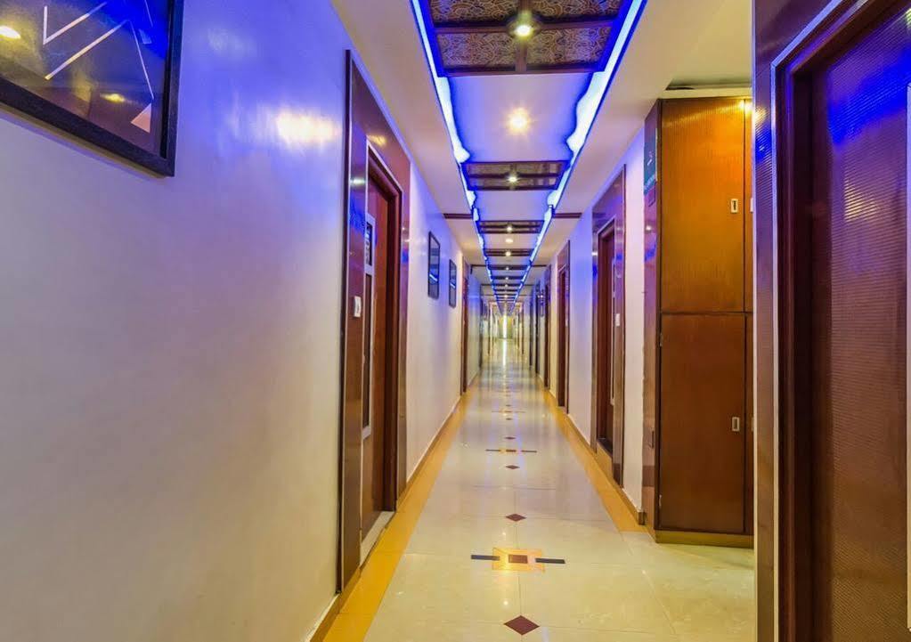 Oyo Flagship 19003 Hotel Rudra Mahal Ахмедабад Экстерьер фото