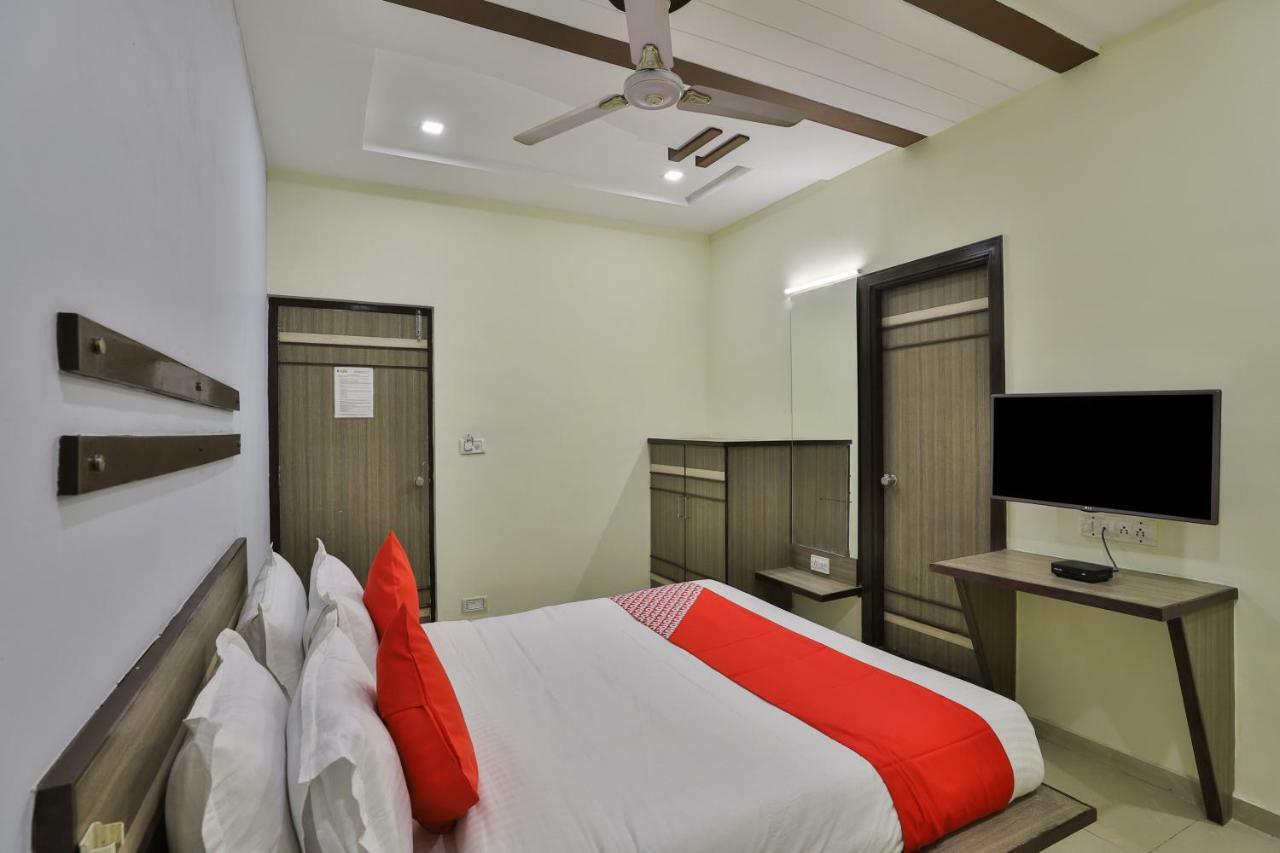 Oyo Flagship 19003 Hotel Rudra Mahal Ахмедабад Экстерьер фото