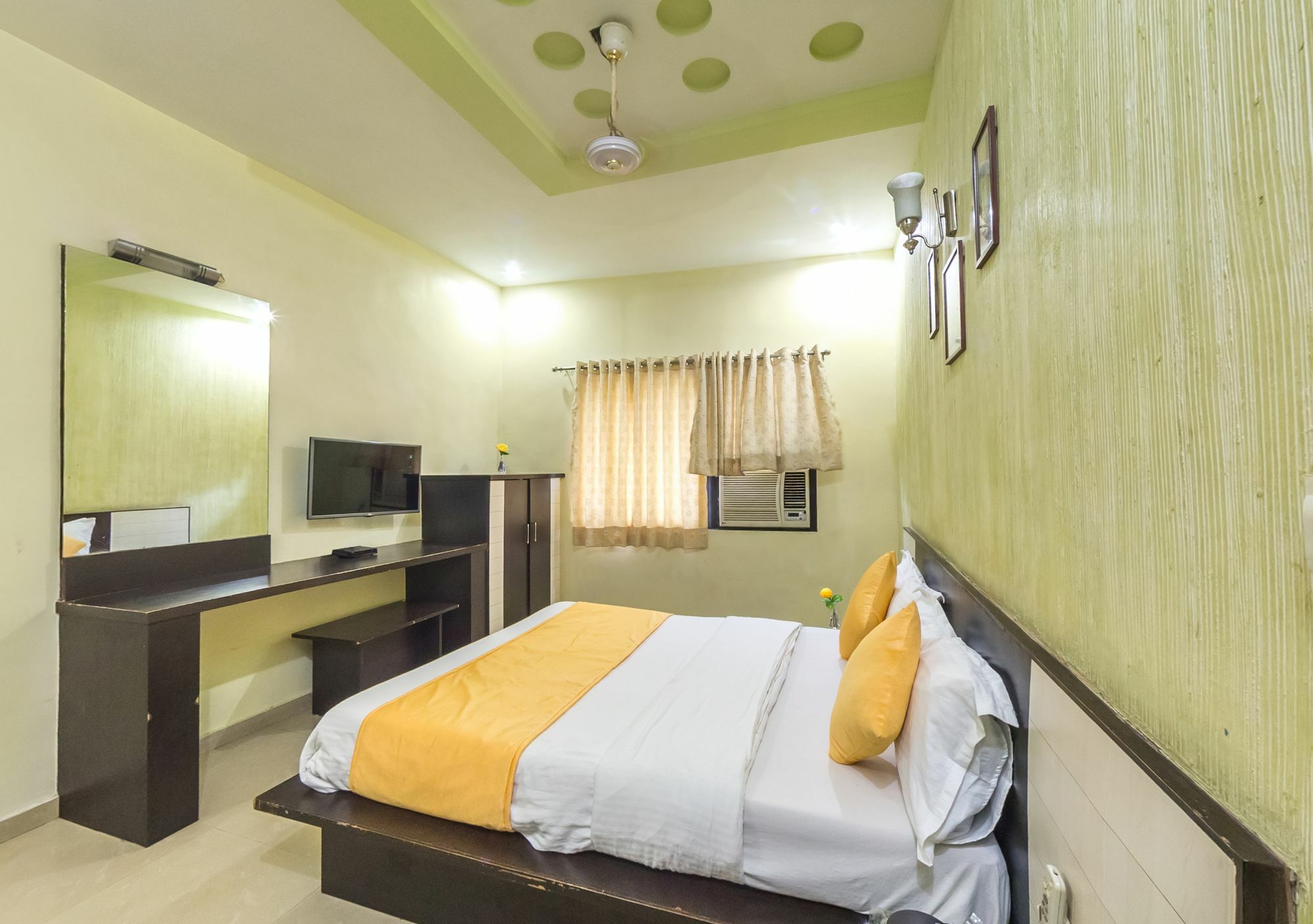 Oyo Flagship 19003 Hotel Rudra Mahal Ахмедабад Экстерьер фото
