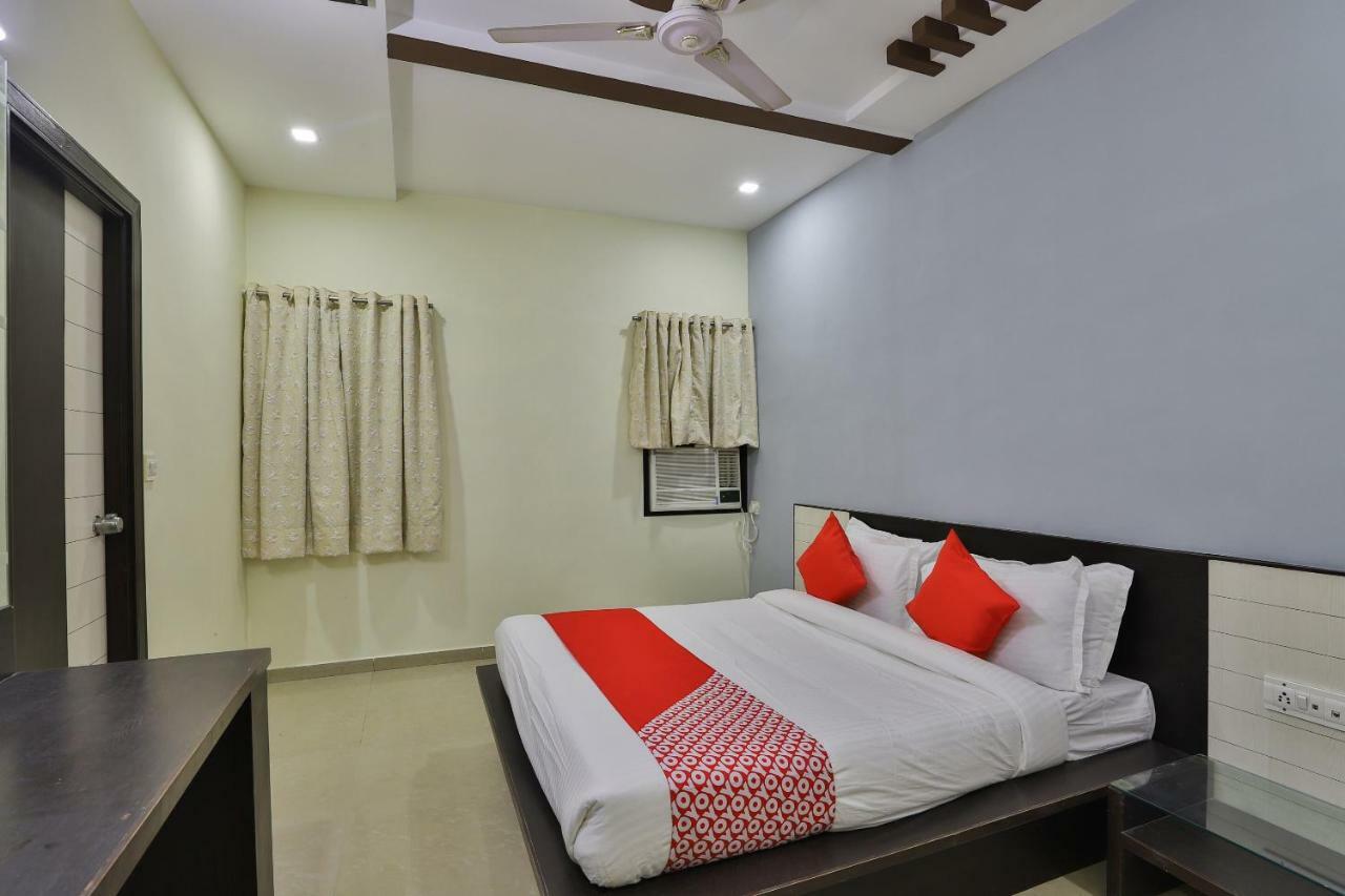 Oyo Flagship 19003 Hotel Rudra Mahal Ахмедабад Экстерьер фото