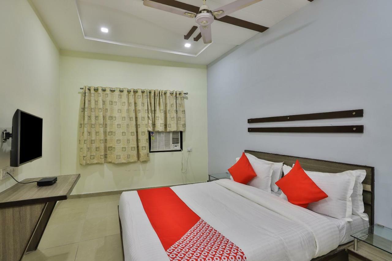 Oyo Flagship 19003 Hotel Rudra Mahal Ахмедабад Экстерьер фото